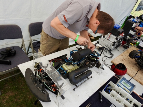 Bényó cuccaira nem ragad a kosz.