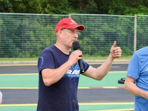 Doni csak egyszer mondja el...