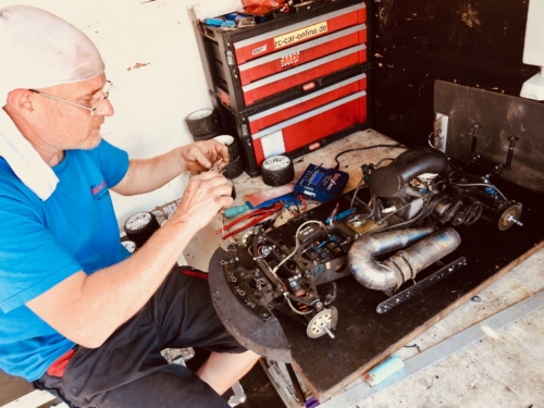 Doni ekkor még nem tudta, hogy hogy a bal első downstop csavarja alá mi fog beszorulni