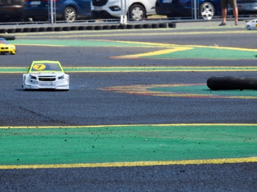 Sat és a gumitörmelékek